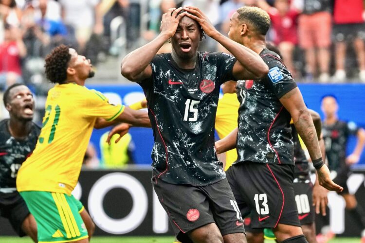 Late goal lifts Canada into Round of 16